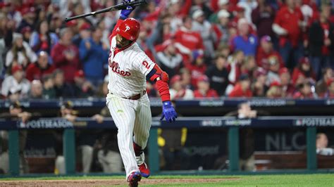 — Realmuto singles, but Stott didn't get a good enough jump to <b>score</b>. . Phillies score today game 3